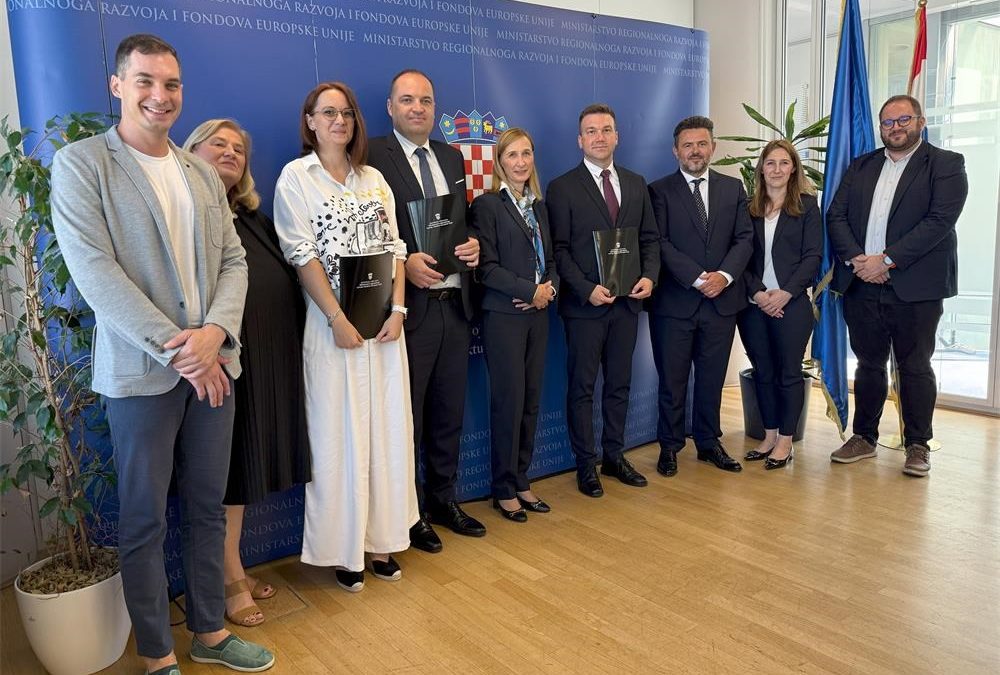 Contract worth EUR 10.8 million signed to support internationalization and development of innovative solutions within the B Light 2 project in the border area Hungary-Croatia